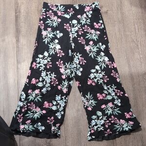 Candie's Black Floral Patterned Wide Leg Capri Flowy Pants